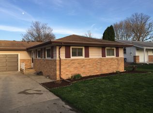 206 Ellen Ave, Savoy, IL