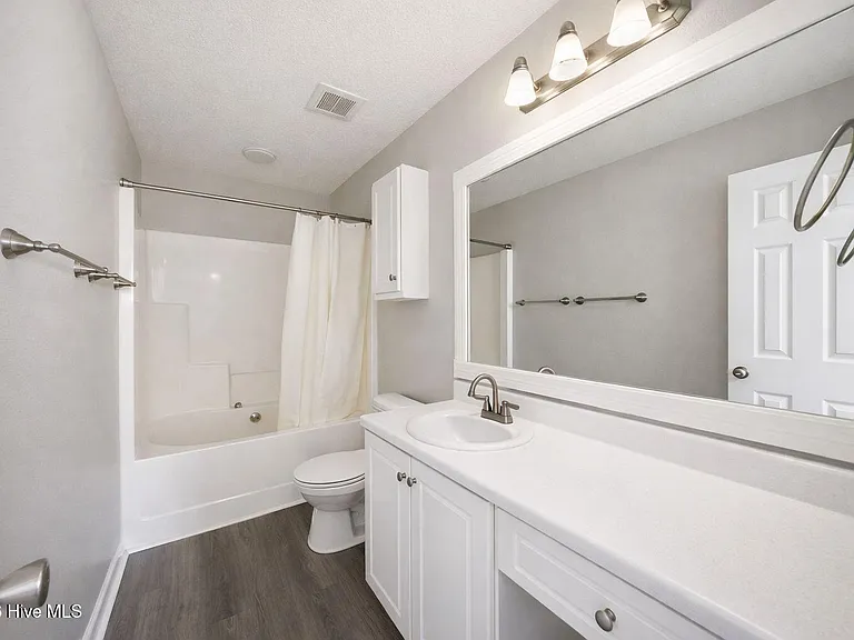 1237 Longpoint Dr — Photo 10