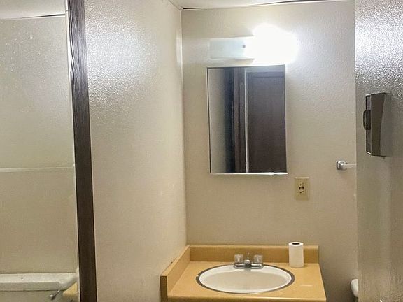 5th image of 1290 Redwood Cir APT 7