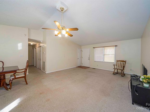 5th image of 123 College Manor Dr