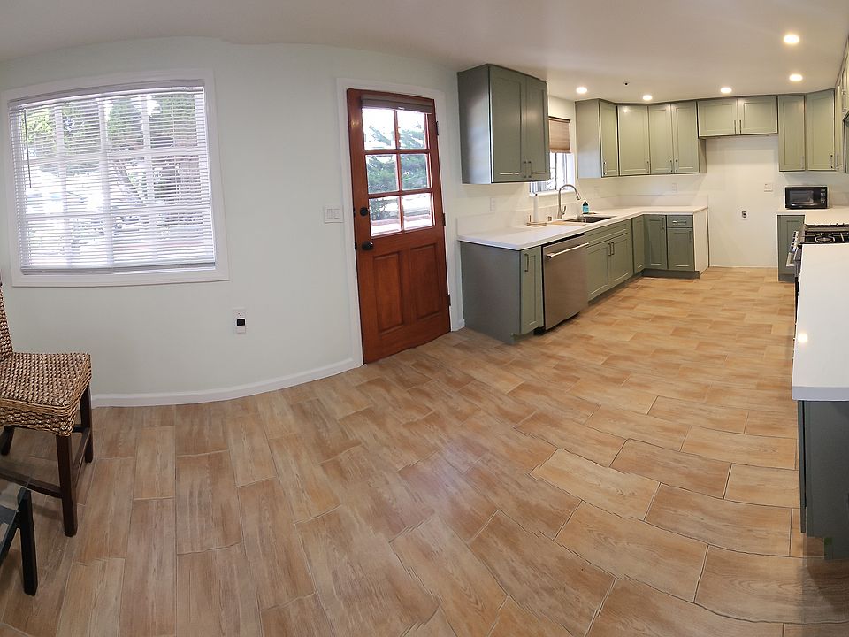 1st image of 125 Avenida Mateo #A