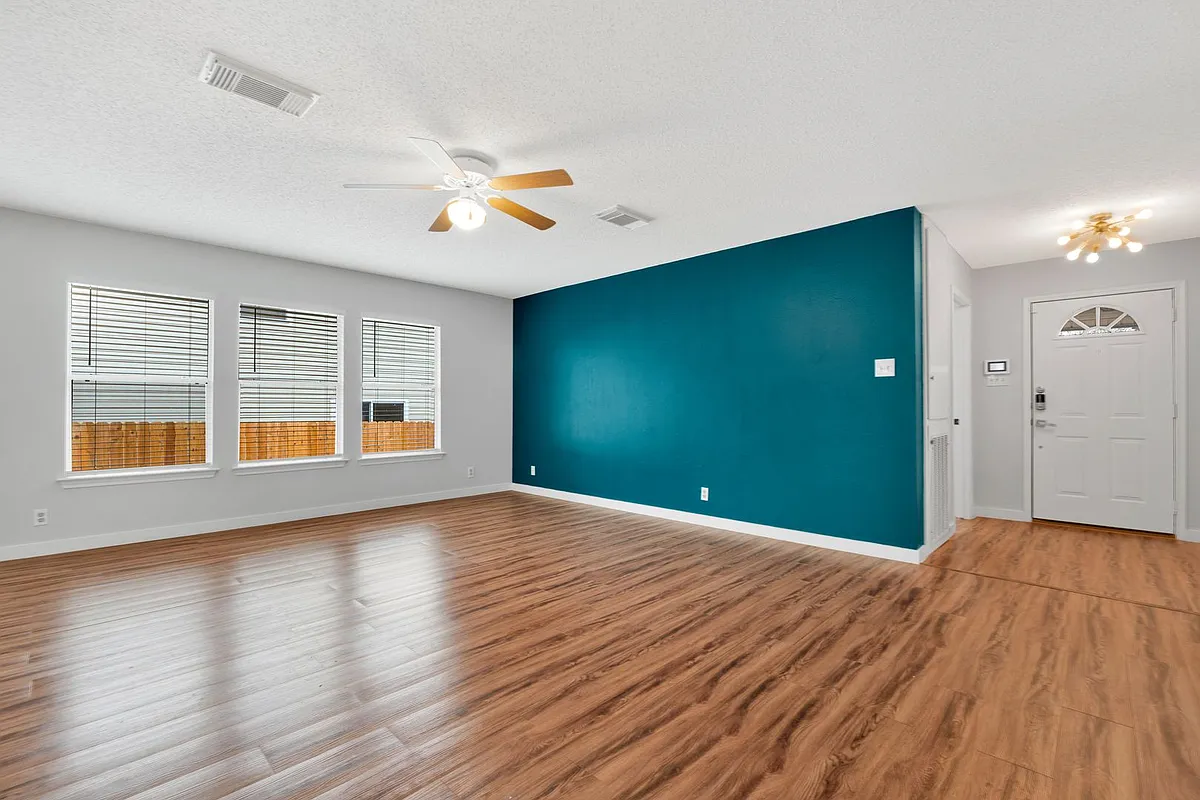 Building Photo - 9443 Sycamore Brk