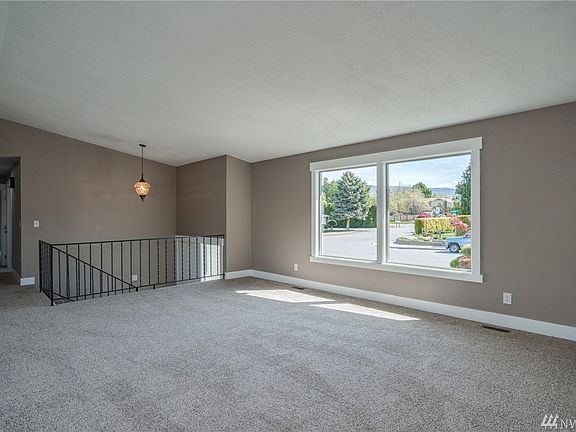4th image of 240 S Karry Ln