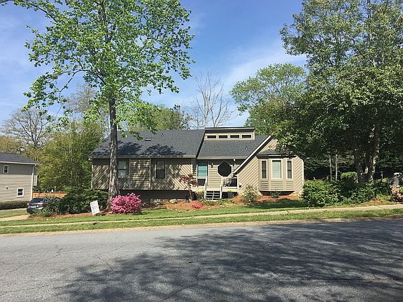 2nd image of 2693 Forest Way NE