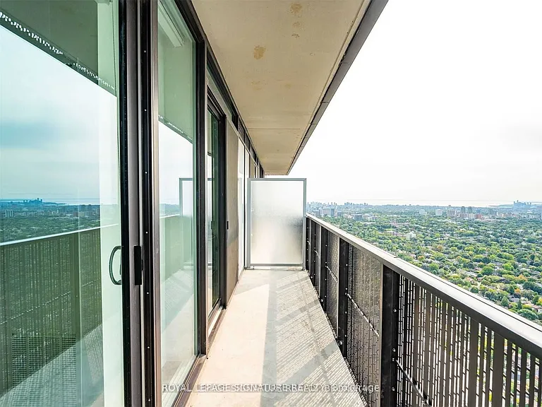 8 Eglinton Ave E #5303 — Photo 33