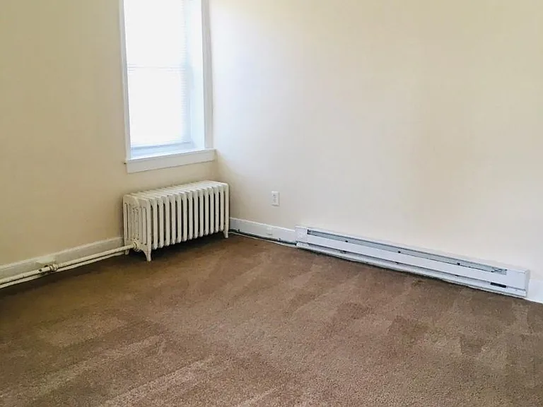 502 NW Front St #A — Photo 14