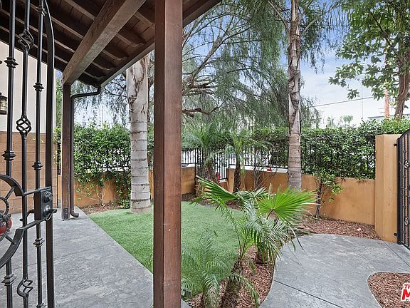 3rd image of 4307 1/2 S Centinela Ave