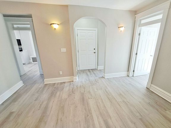 4th image of 221 Chambersburg St Floor 2