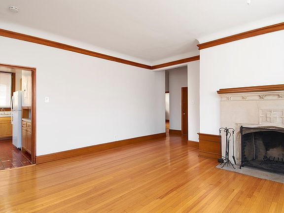 2nd image of 1014 W Hollywood Ave
