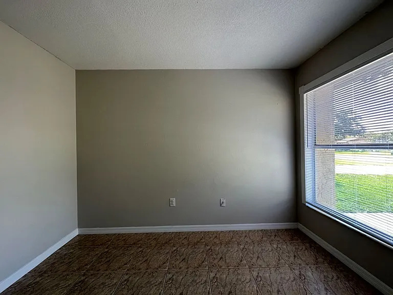 707 Wedge Ln — Photo 9