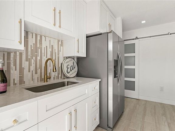 4th image of 1550 Gulf Shore BLVD N #W3