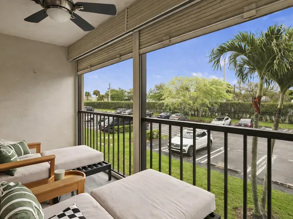 629 Sea Pine Way APT D2, Greenacres, FL 33415