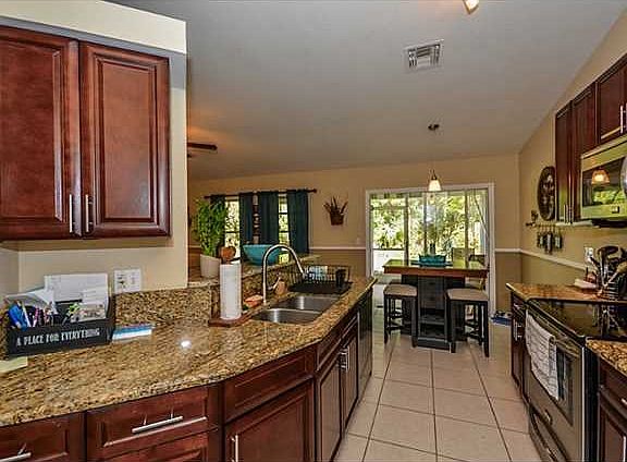 4th image of 429 NW Concord Dr