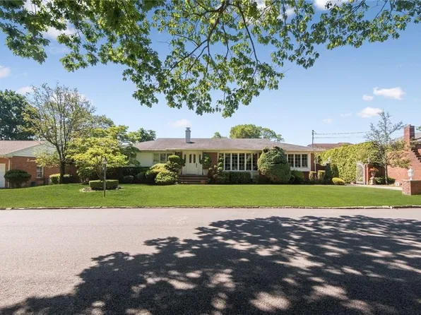 70 Merrick Avenue image 1 of 26