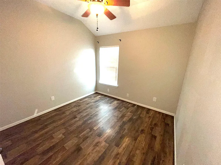 25011 Emporia Point Ct — Photo 19