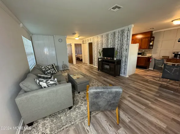 470A Thornbury Court, Lakewood, NJ 08701