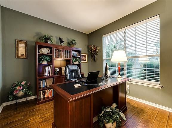 3rd image of 933 Horizon Ridge Cir