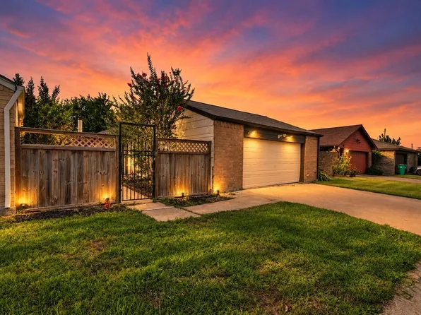 6 Quailwood Dr, Baytown, TX 77521