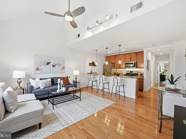 302 Todd Pl NE #3, Washington, DC 20002