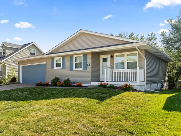 6345 N Hazelwood Ave, Davenport, IA 52806