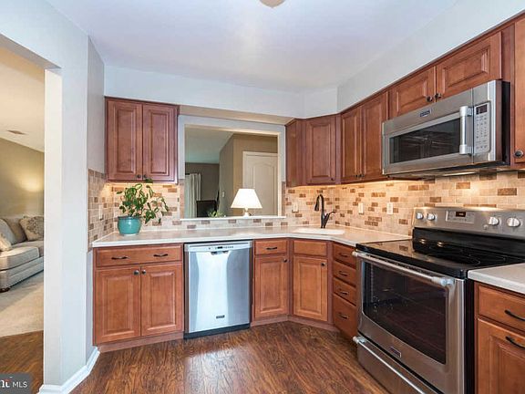 4th image of 17 Saddlebrook Ln