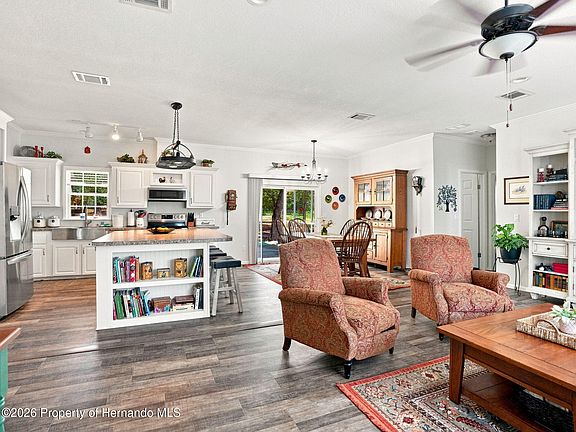 5th image of 333 Suncoast Blvd