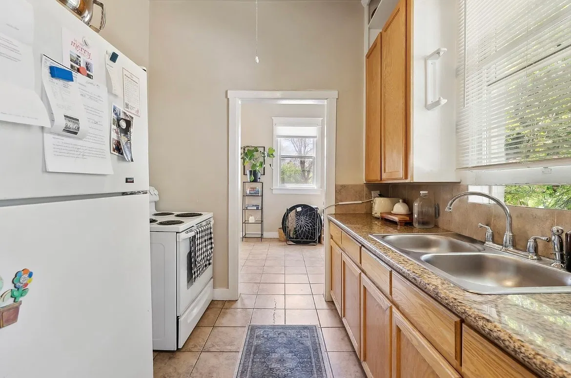 3 bed, $825 — Photo 4