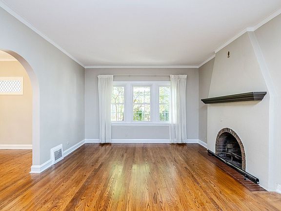 3rd image of 425 N Catherine Ave