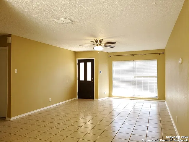 3 bed, 2.0 bath, 1067 sqft, $1,595 — Photo 4