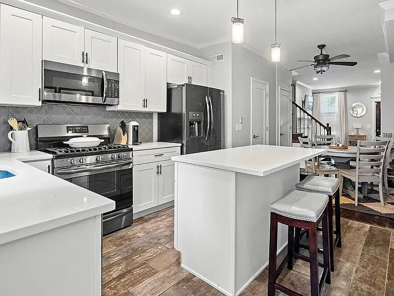 114 E Allen St — Photo 7