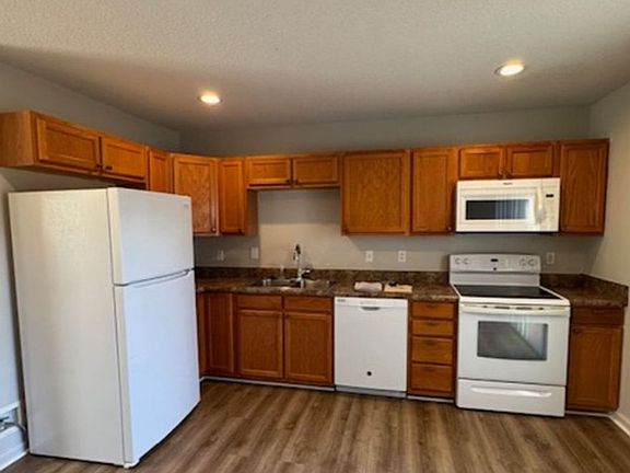 3rd image of 702 Patriot Ln