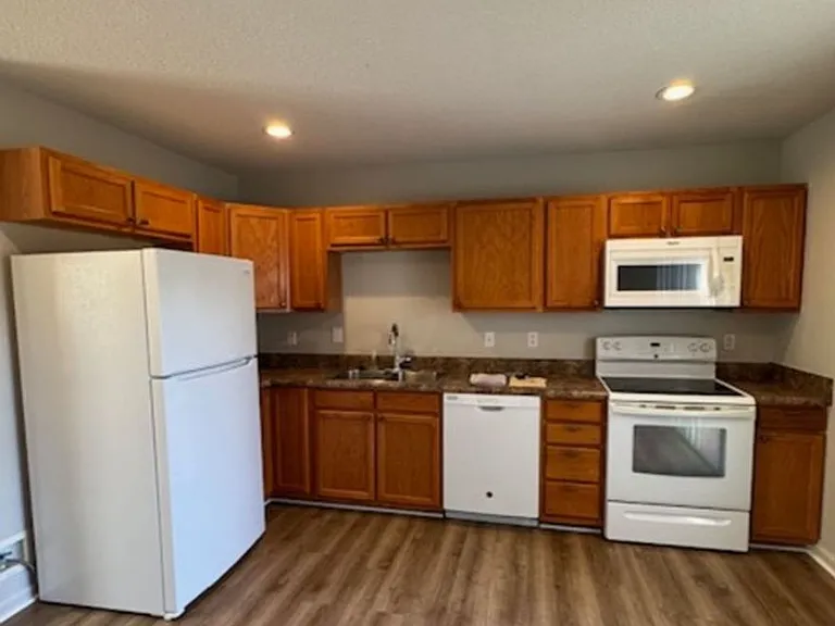 702 Patriot Ln — Photo 3