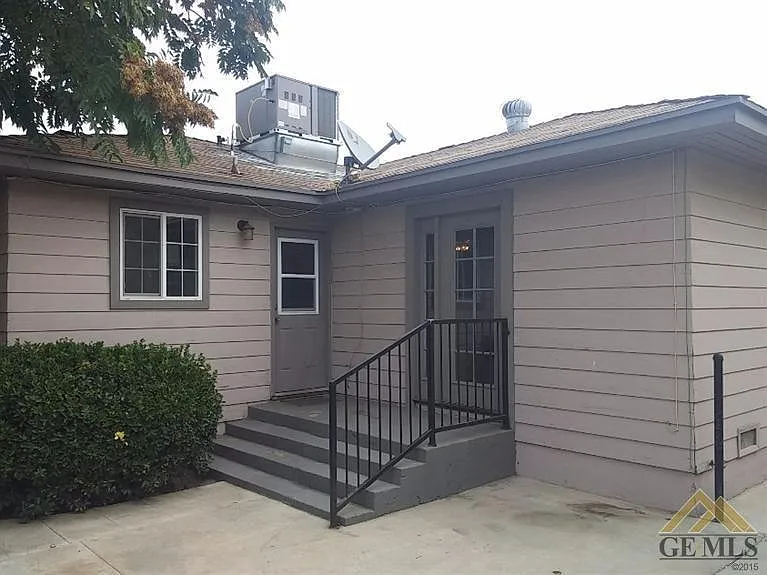 2 bed, 1024 sqft, $1,300 — Photo 3