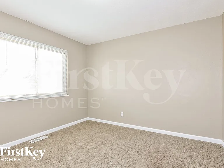 2740 Sherwood Dr — Photo 12
