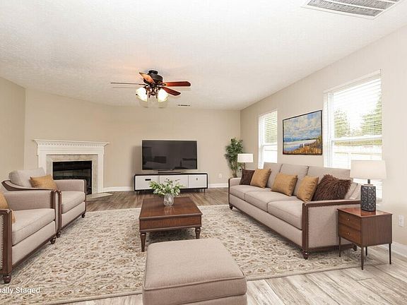 4th image of 209 Centreboard Ct