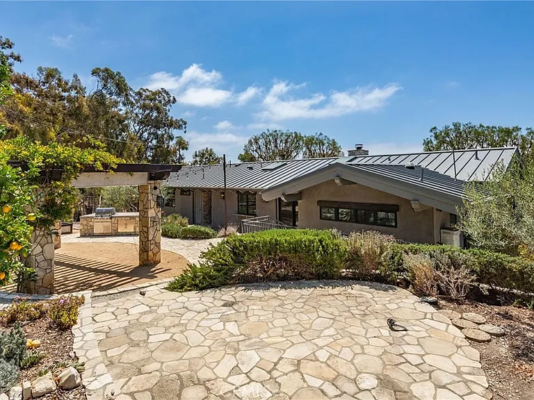 57 Narcissa Dr — Photo 38