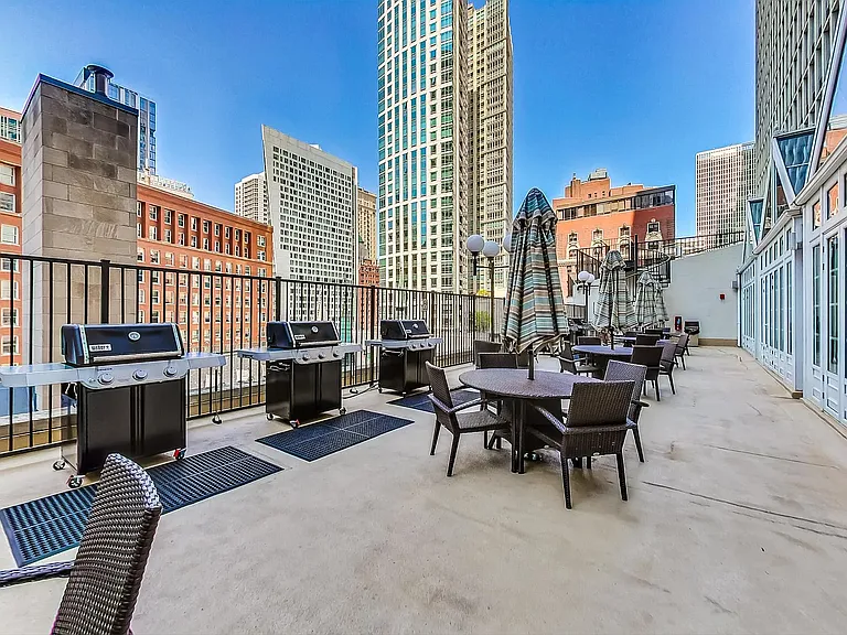 111 E Chestnut St #24G — Photo 9