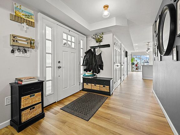 4th image of 40 W 13th Rd