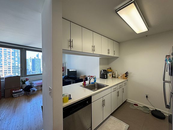 2nd image of 70-71 Christopher Columbus Dr #2412