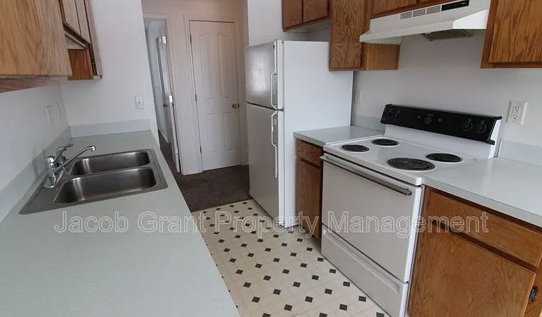 375 Golden St #3 — Photo 2