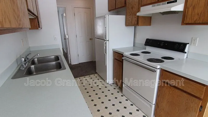 Building Photo - 375 Golden St #3