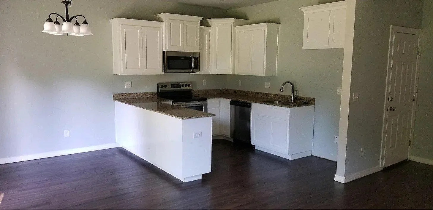 836 Baker St NW — Photo 2