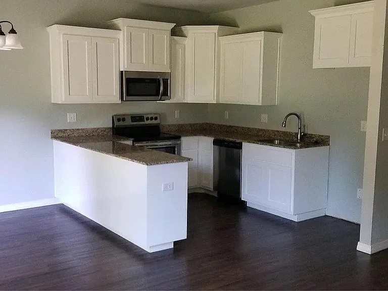 840 Baker St NW — Photo 2
