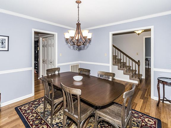4th image of 1144 Farrington Dr