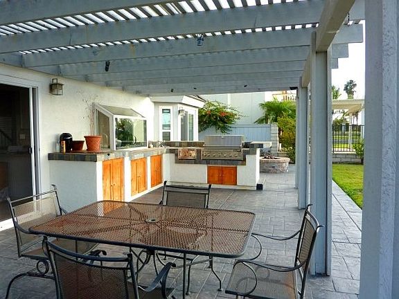 Grill/outside dining