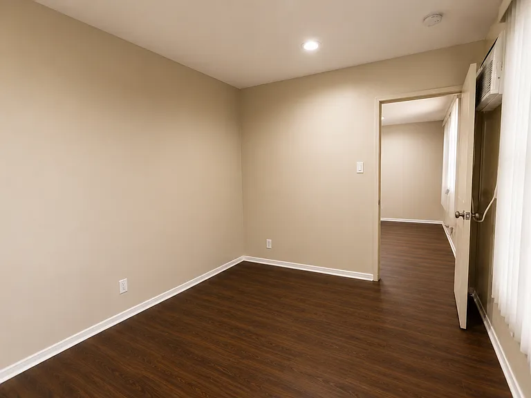 611 Levering Ave — Photo 9