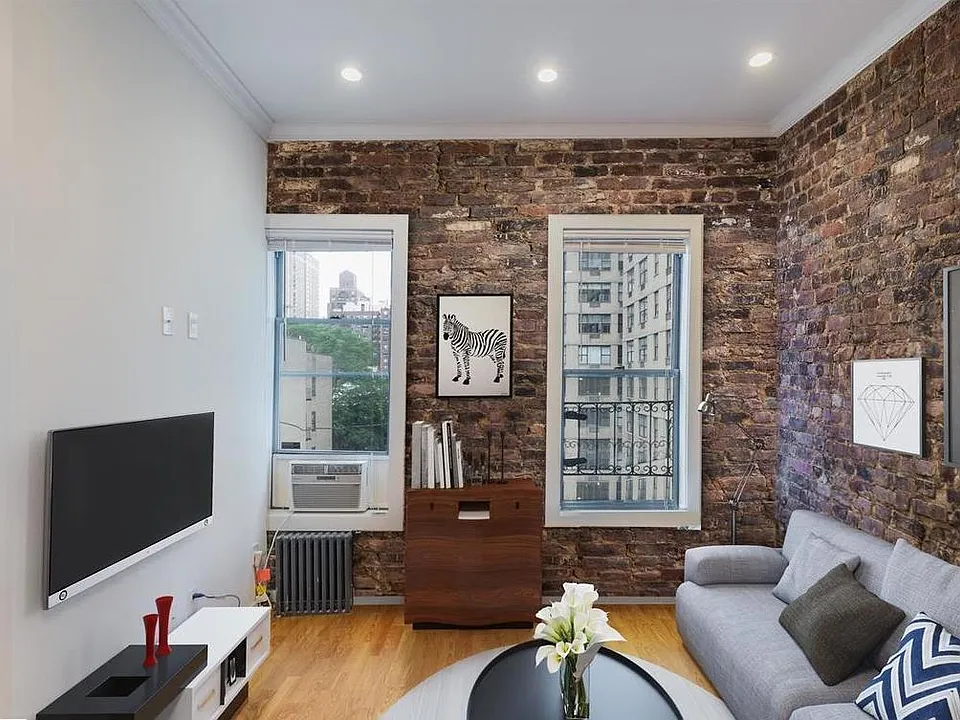 309 E 75th St #24