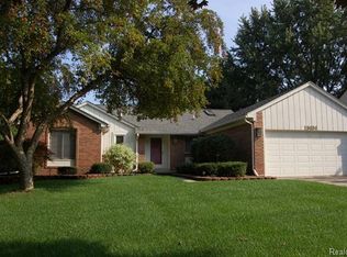 19484 Stamford Dr, Livonia, MI 48152