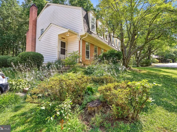 9909 Hemlock Woods Ln, Burke, VA 22015