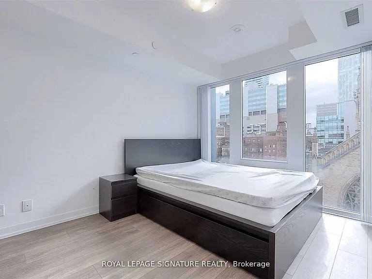 60 Shuter St #807 — Photo 6